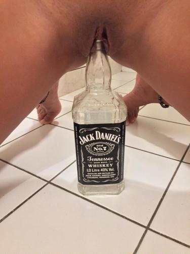 Pocahontas Azotar I dildo my pussy with a bottle of whiskey - Bonus