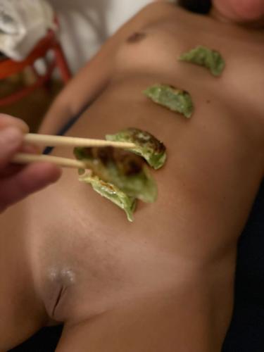 Pocahontas Azotar - Korean food on my body - Bonus