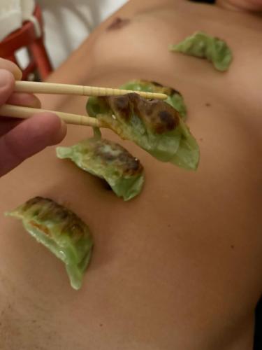 Pocahontas Azotar - Korean food on my body - Bonus