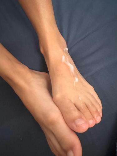 Pocahontas Azotar - My Cousin cums on my Toes - Bonus