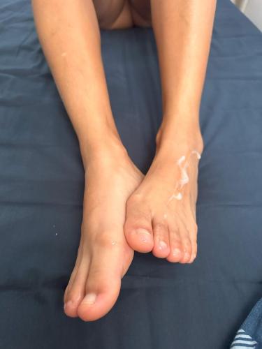 Pocahontas Azotar - My Cousin cums on my Toes - Bonus